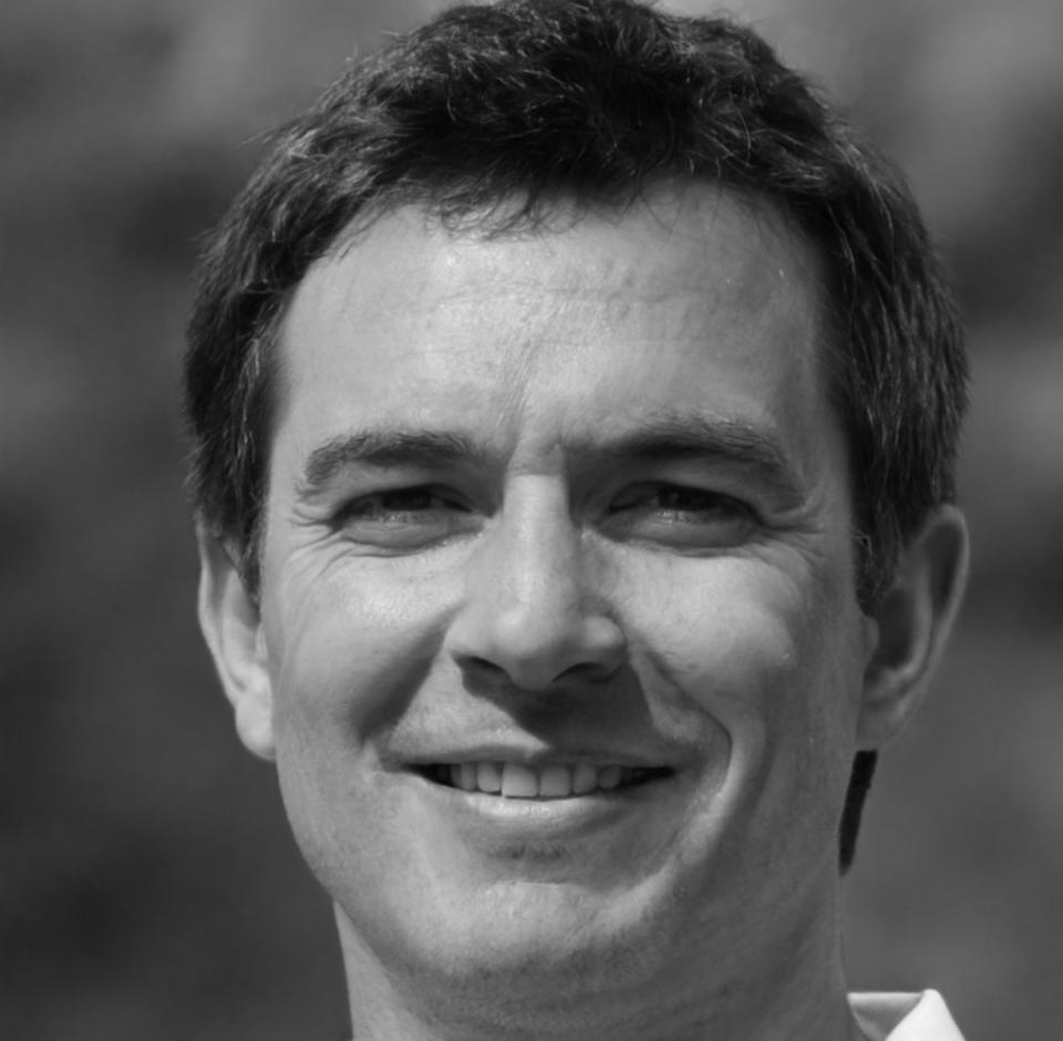 Kollege während der Projektarbeit